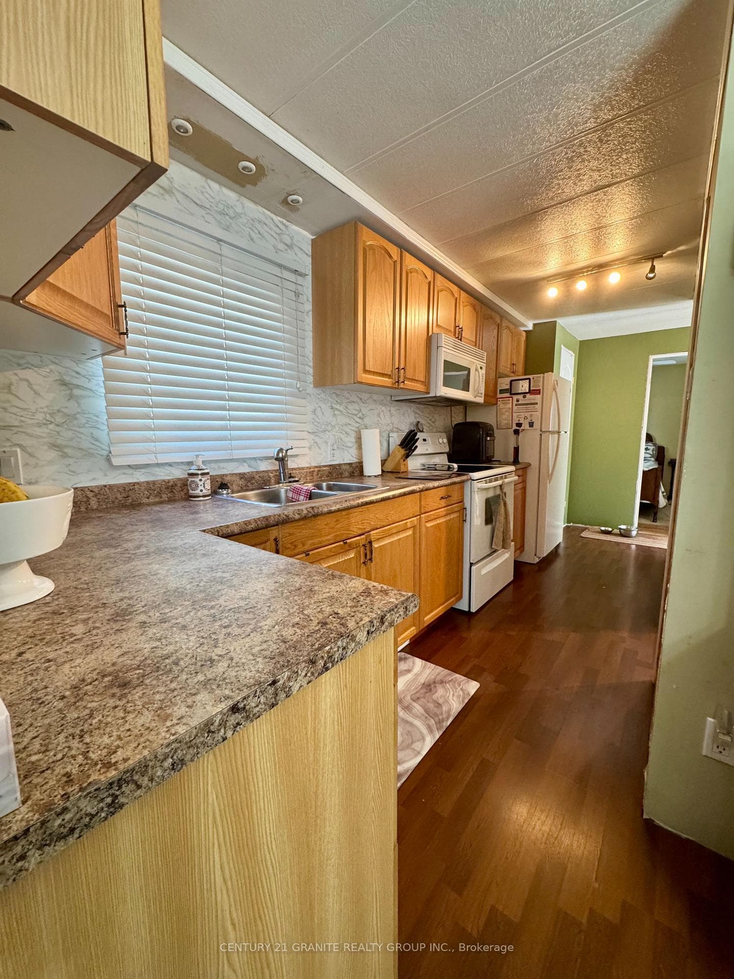 1641 Boulter Road photo 8