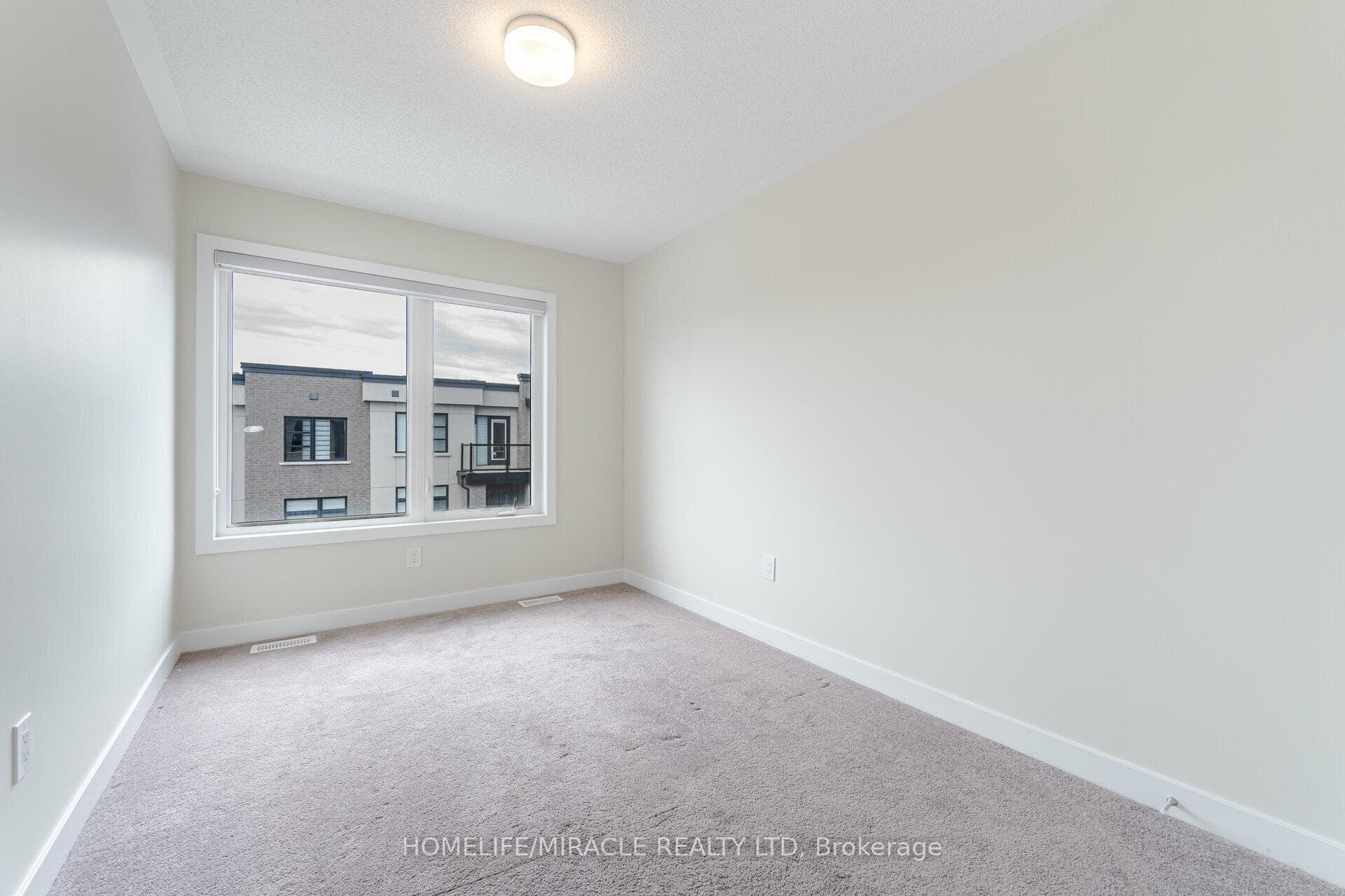 1676 Hidden valley Glen photo 27