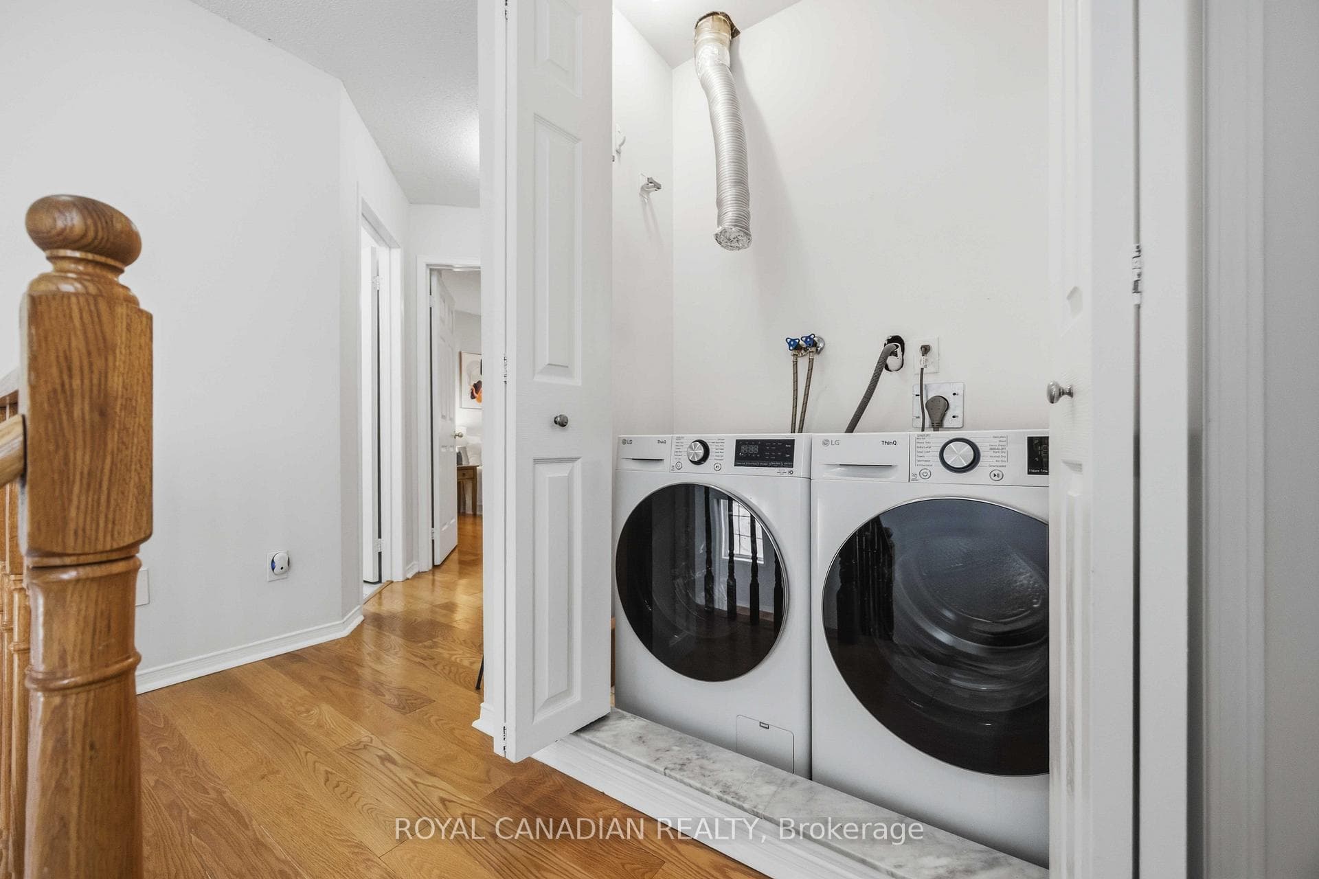 137 Stokely Crescent photo 33