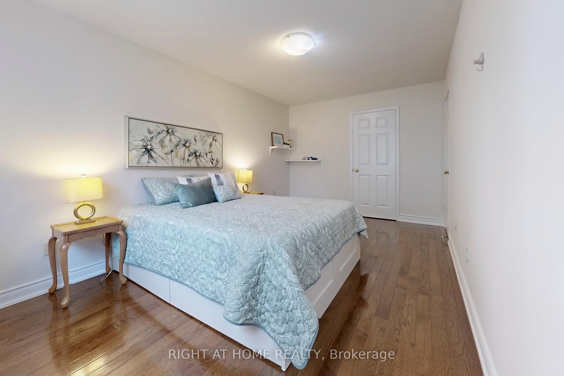 1588 Summergrove Crescent photo 24
