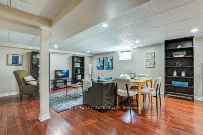 52 Sandown Avenue photo 16
