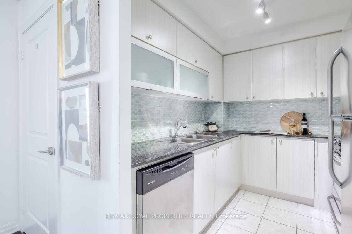 2015 Sheppard Avenue Unit 1503 photo 14