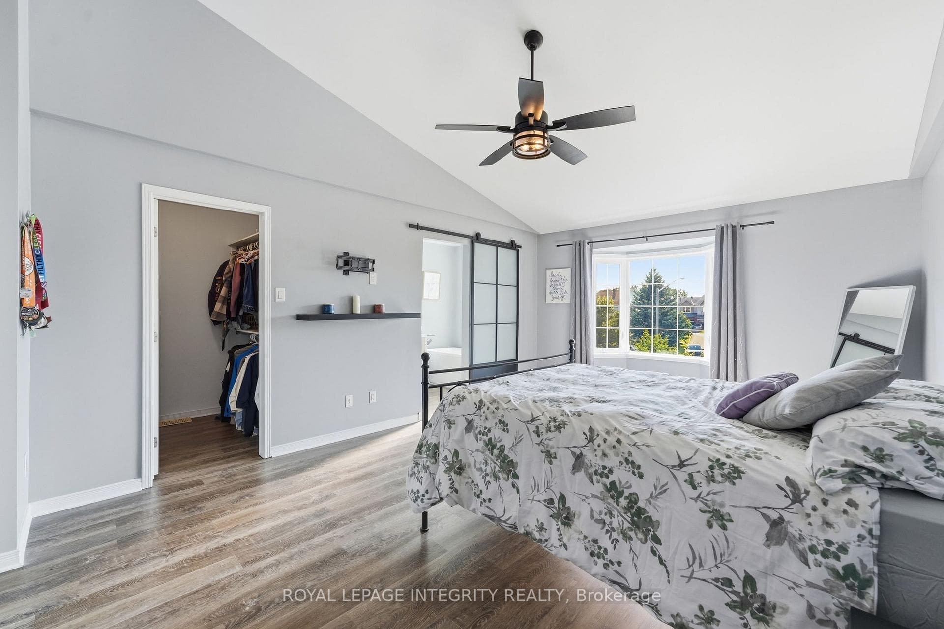 300 Rolling Meadow Crescent photo 23