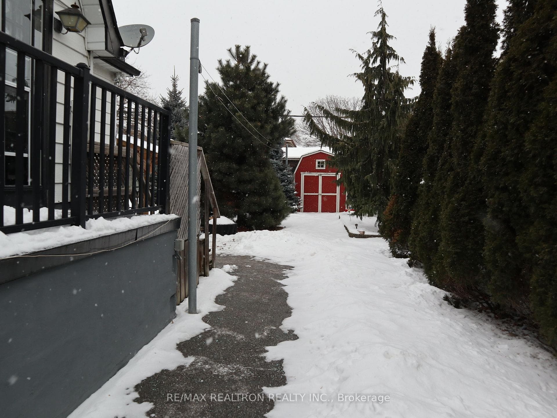153 Pitt Avenue photo 26