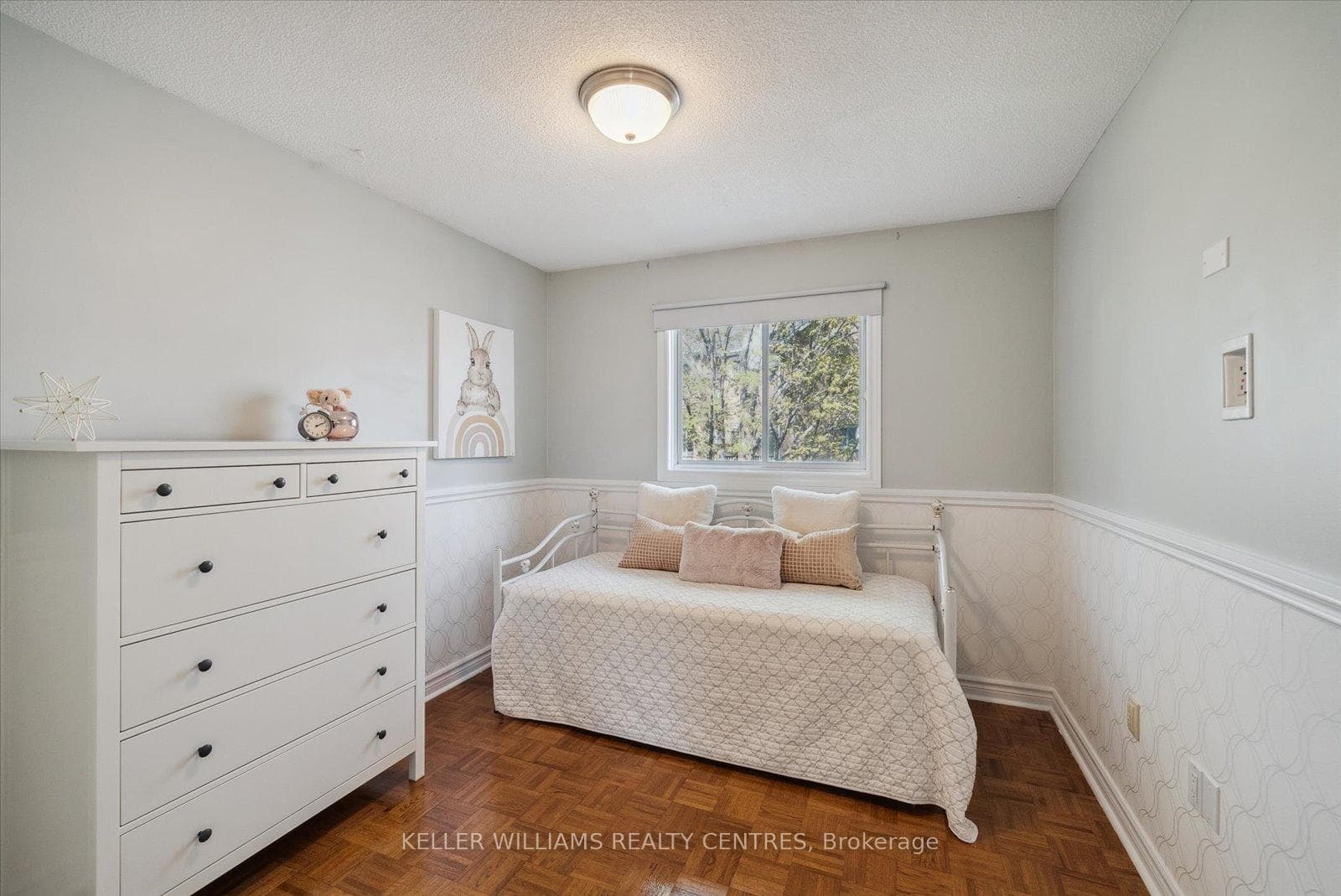 435 Kelly Crescent photo 21
