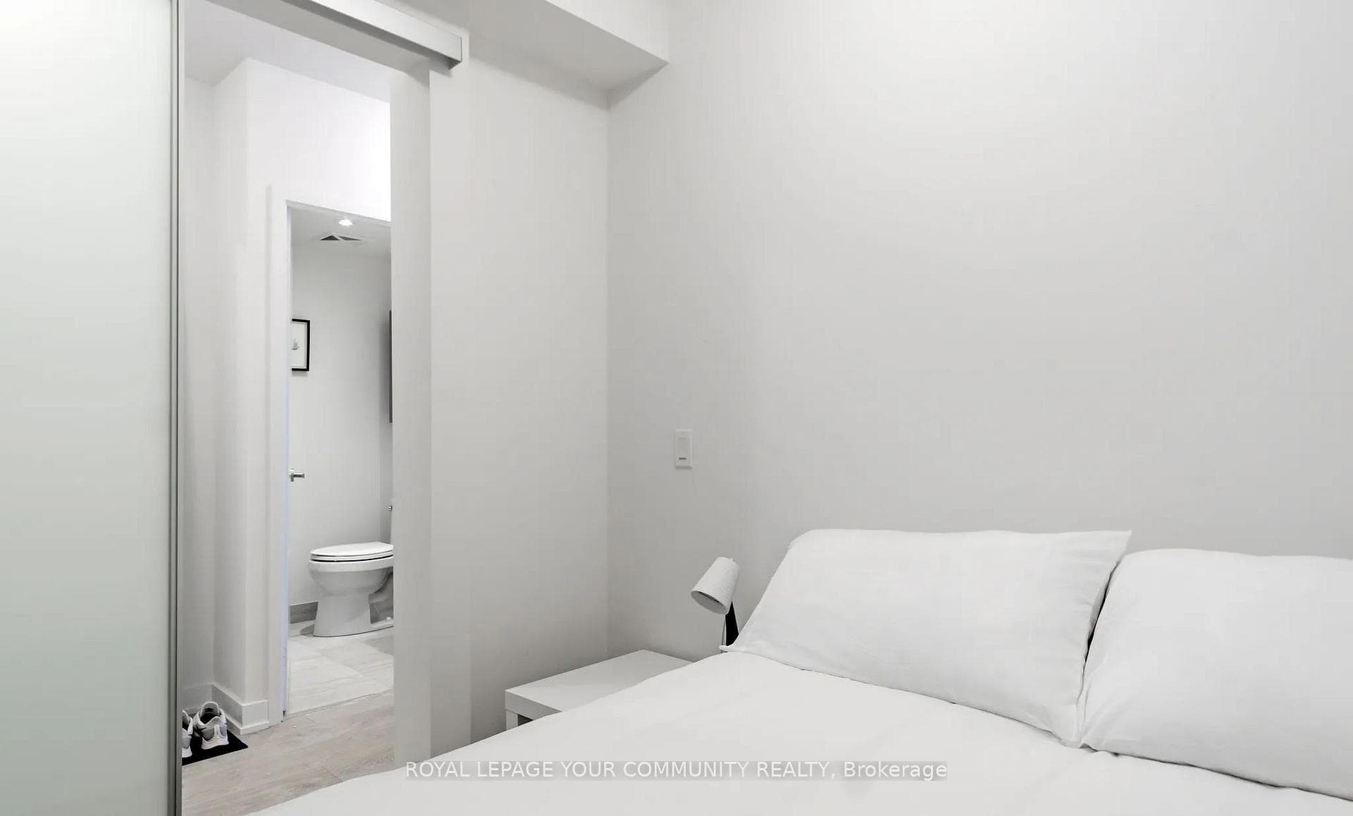 195 Redpath Avenue Unit 909 photo 8