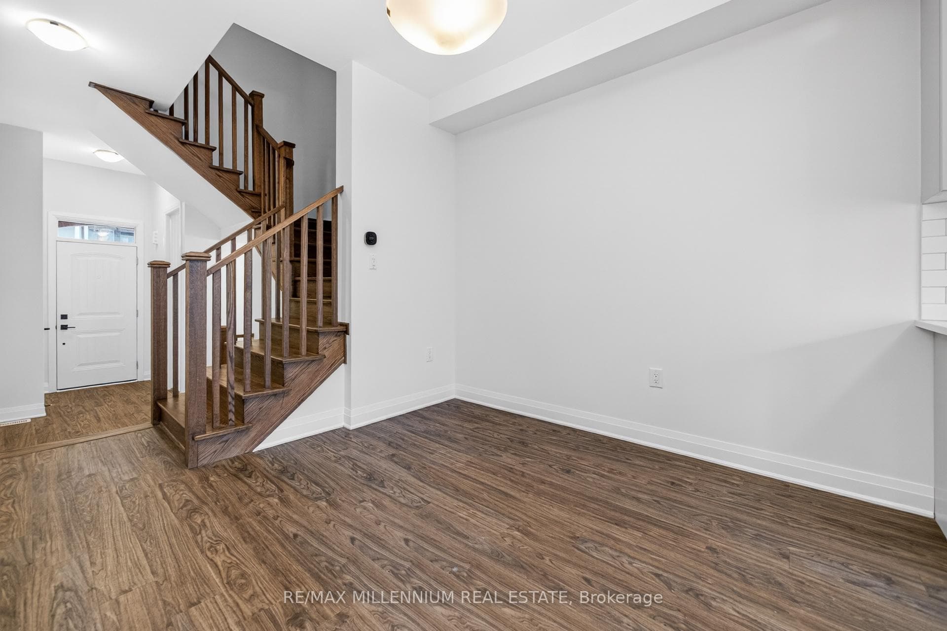 1576 Moira Crescent photo 14