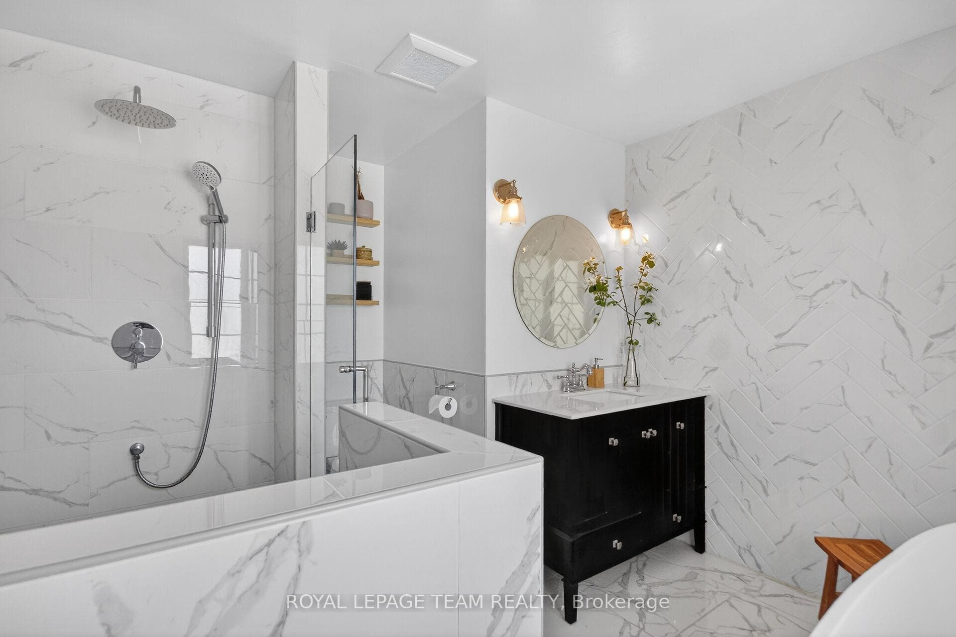 15 Markham Avenue photo 27