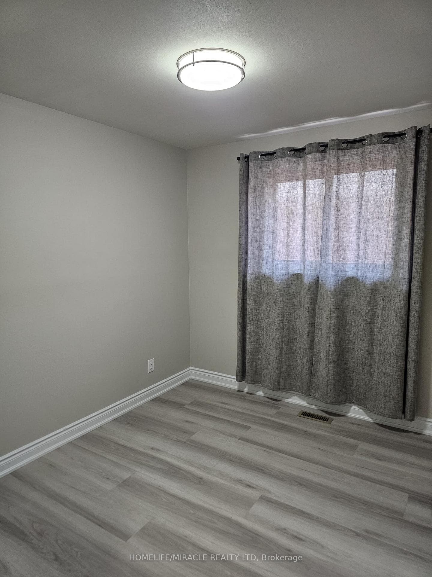 61 Deerfield Crescent photo 19
