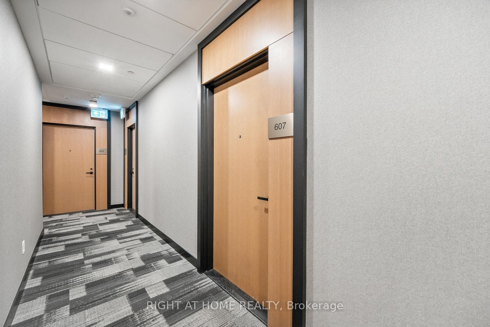 8 Tippett Road Unit 607 photo 4