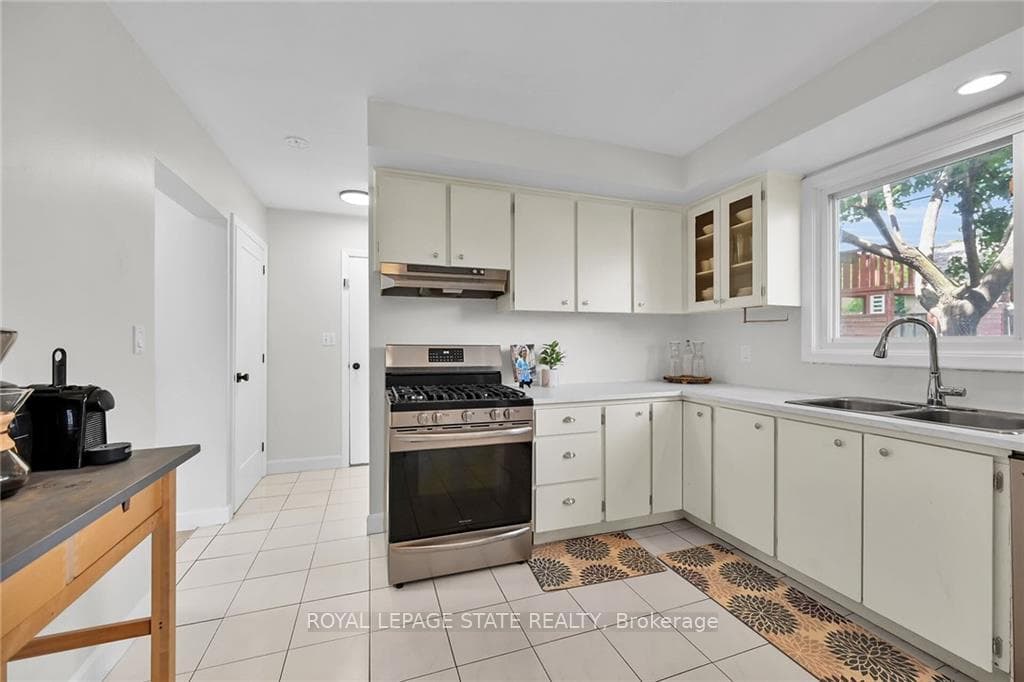 1024 GARTH Street photo 12