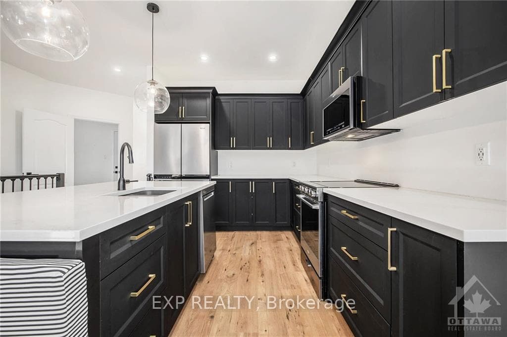302 FORESTVIEW Crescent photo 8