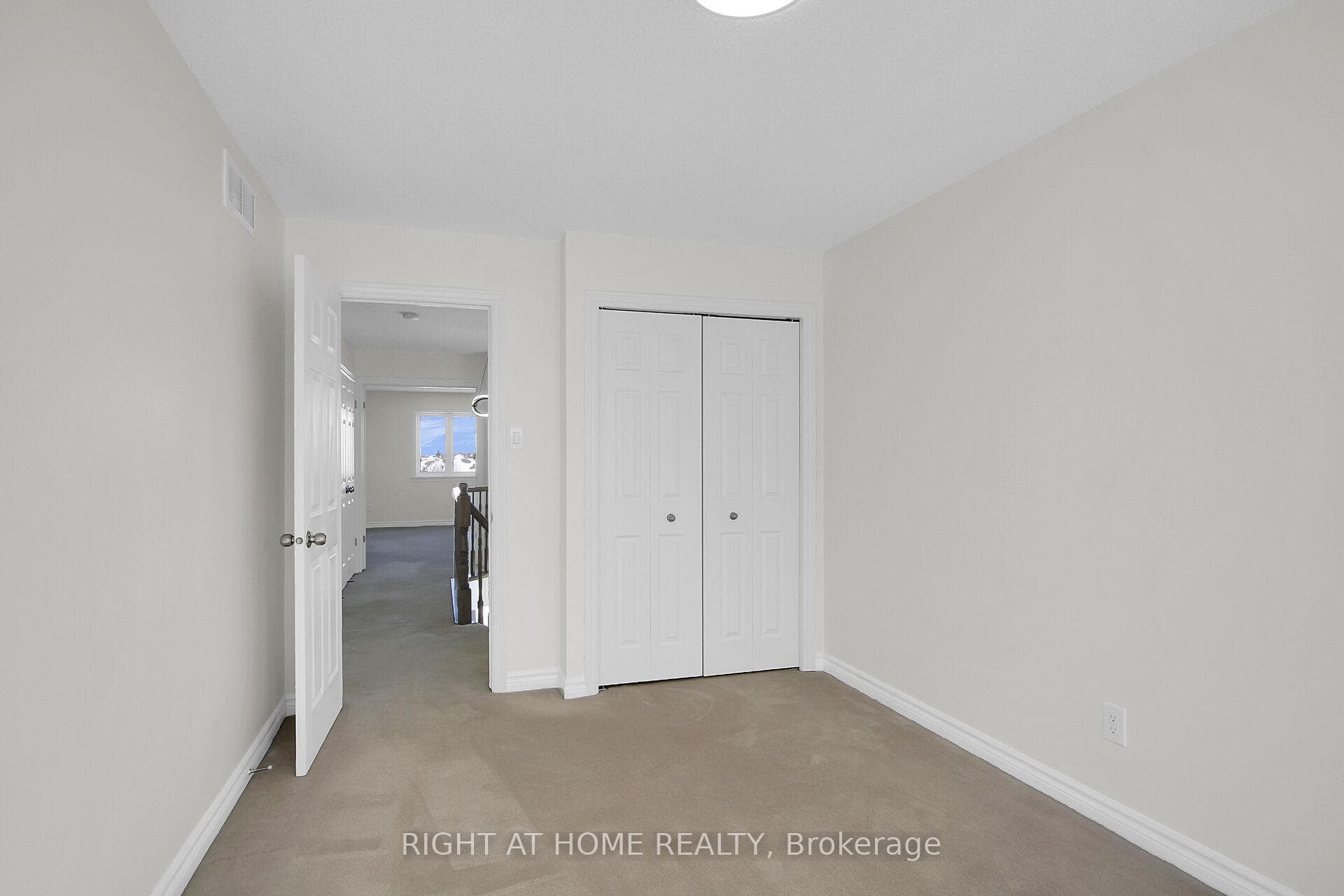1056 Ottenbrite Crescent photo 28