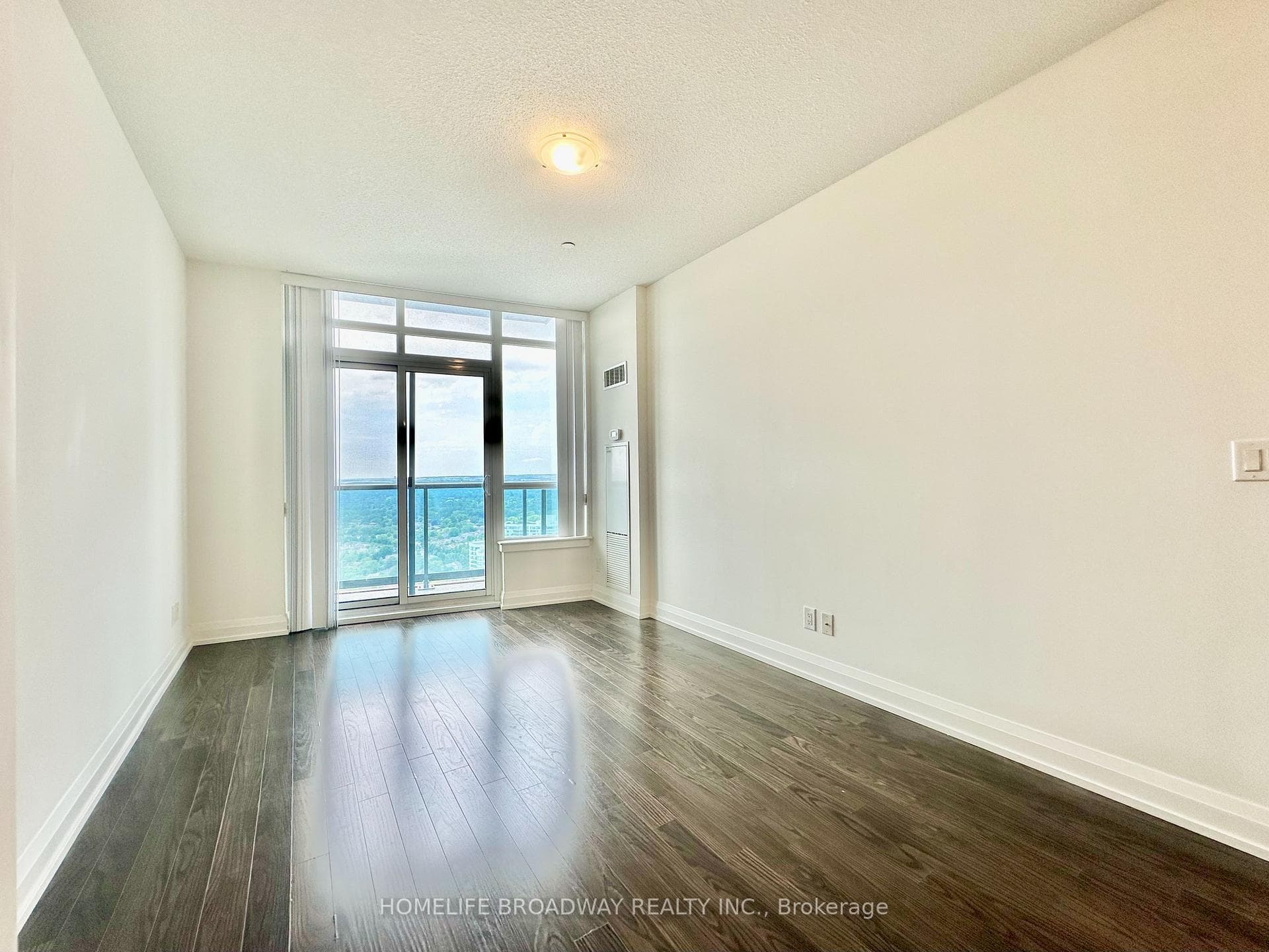 7161 Yonge Street Unit 2833 photo 9