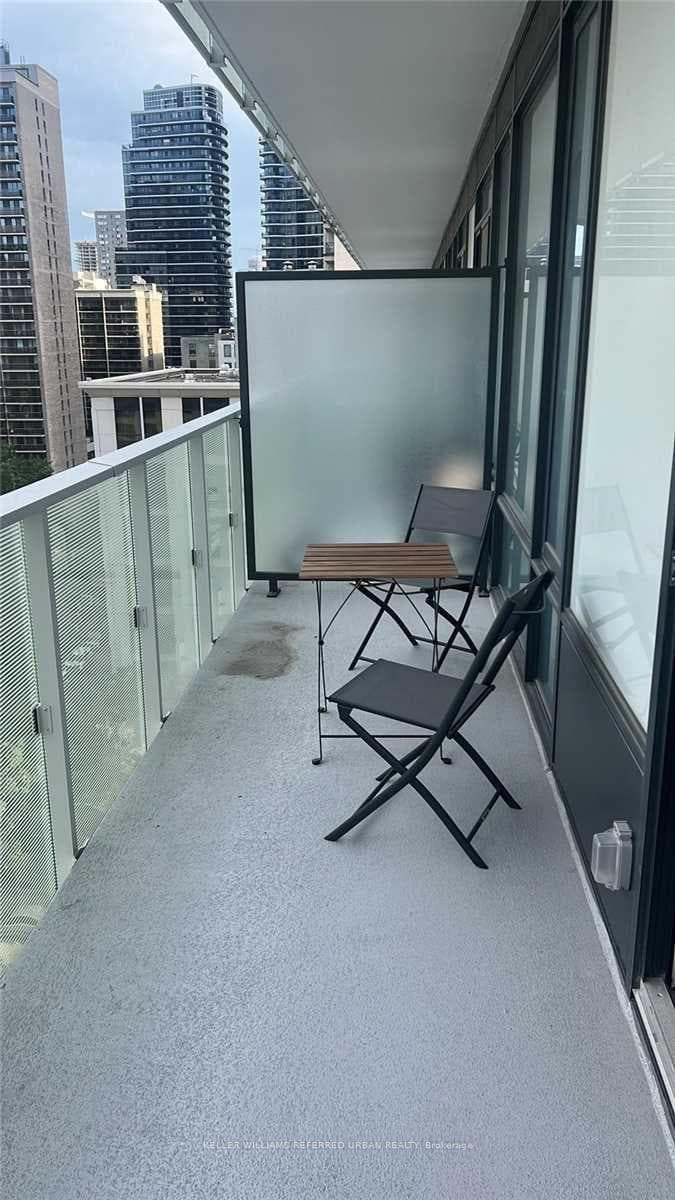501 Yonge Street Unit 805 photo 8