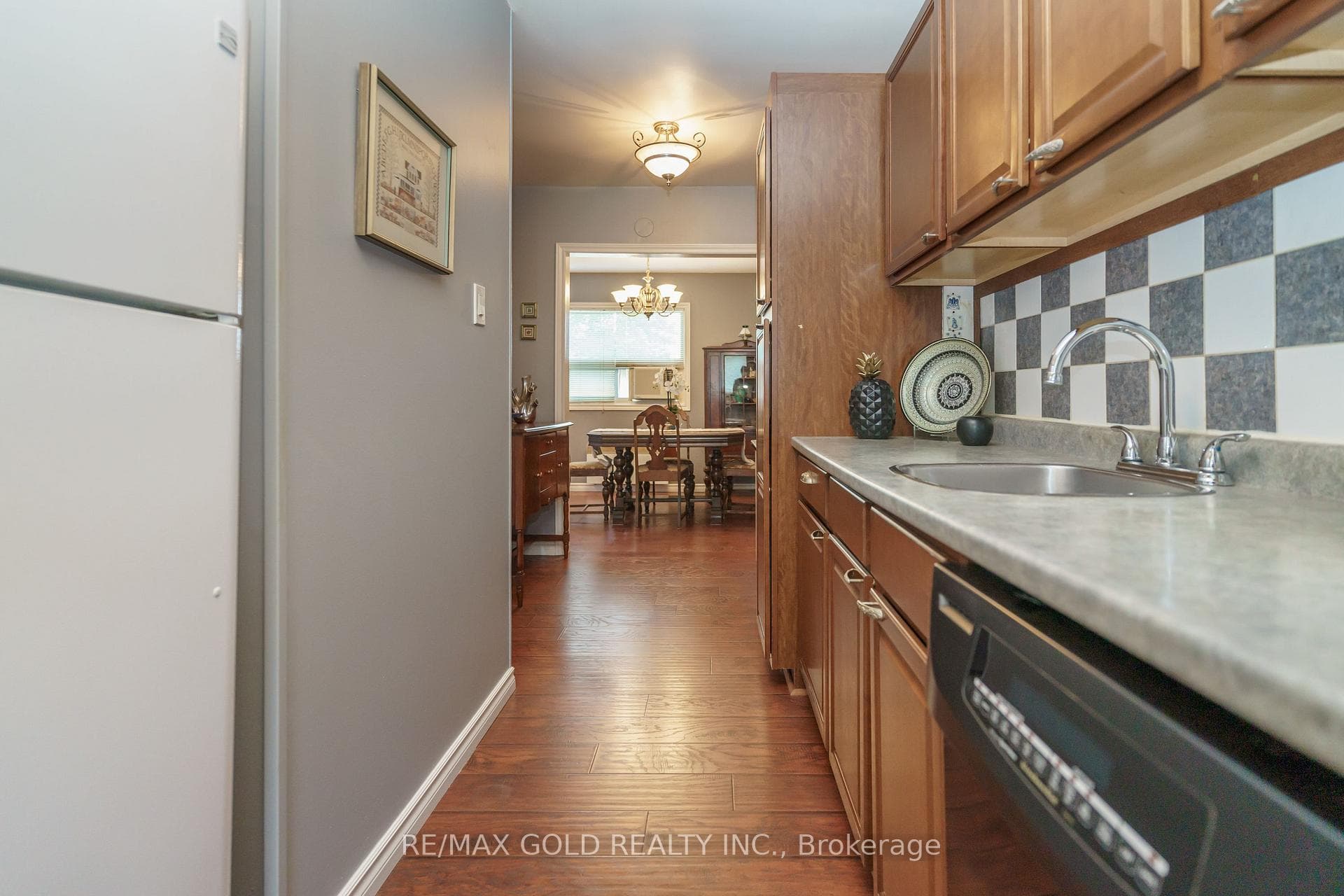 9 Gladstone Square photo 12