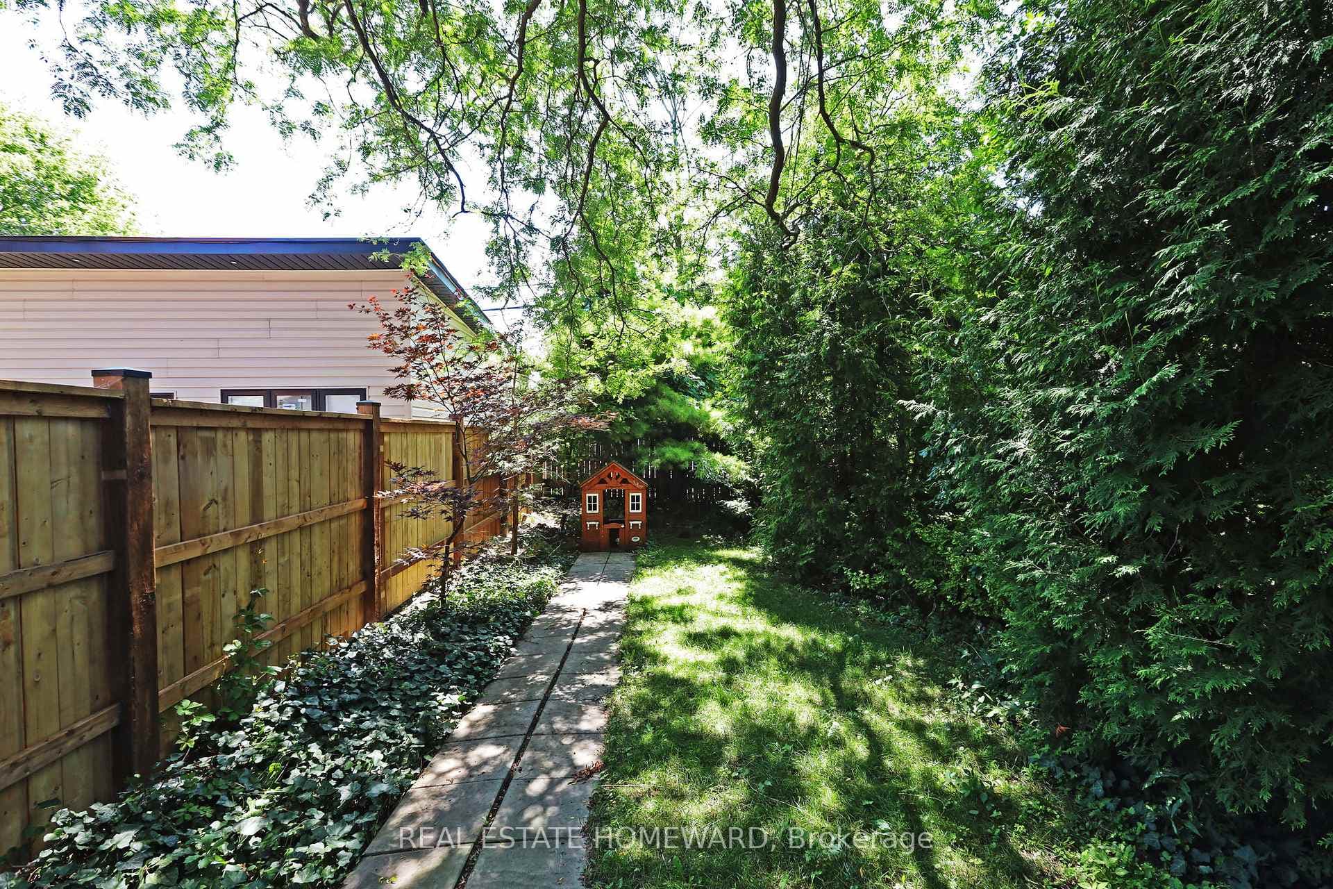 25 Saunders Avenue photo 36