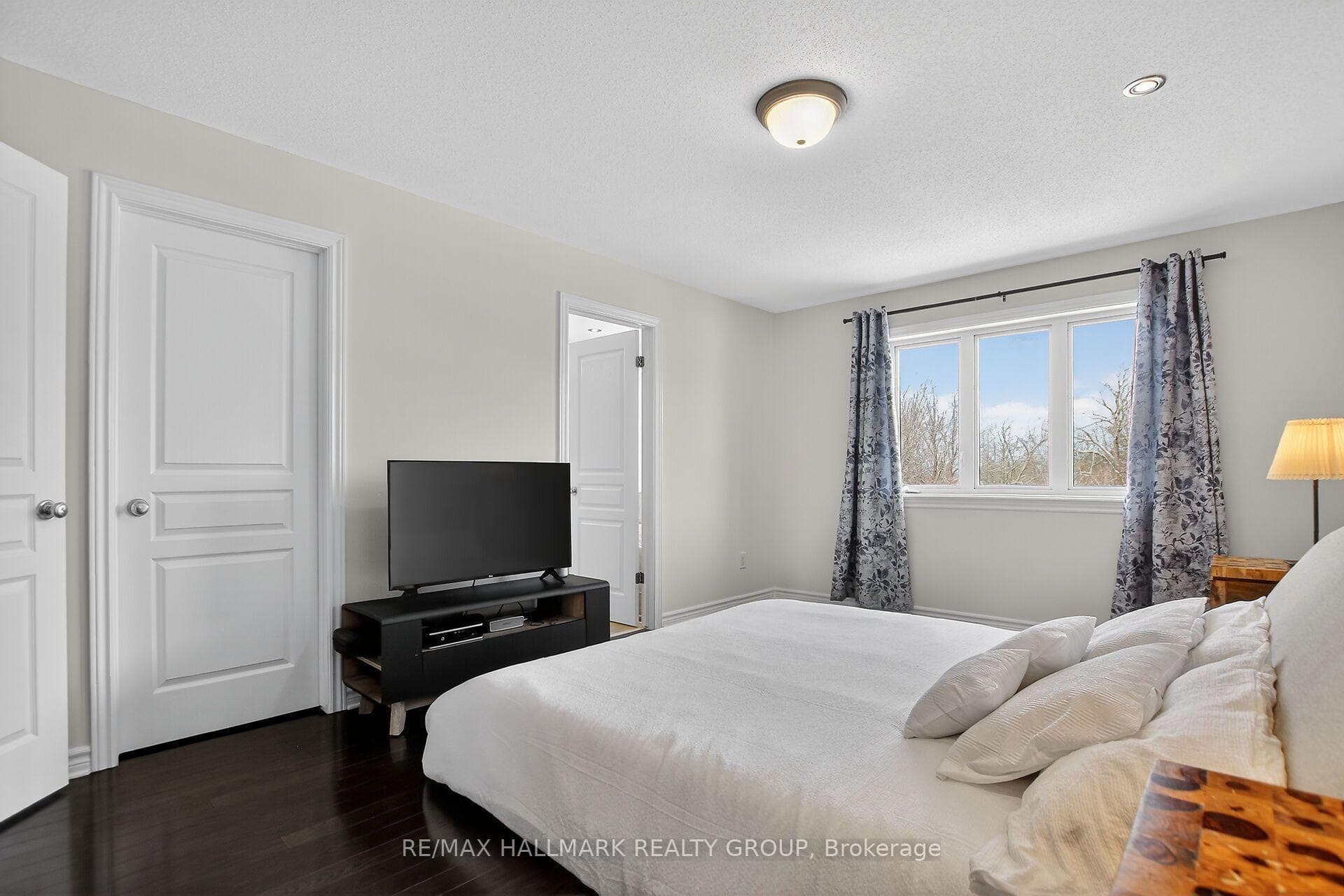 450 Sultan Street photo 23