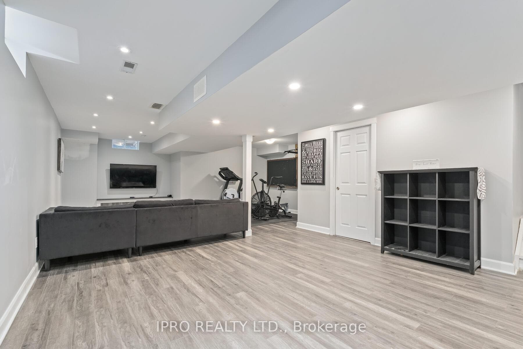 48 Meadowlark Drive photo 27