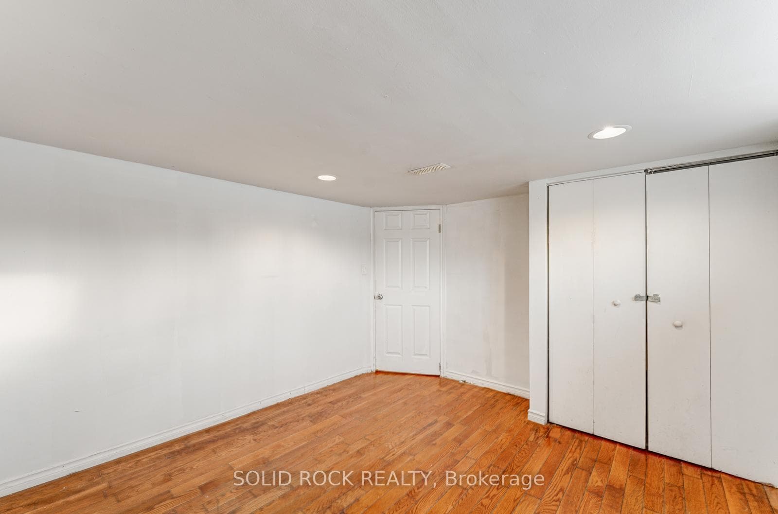 33 Elfreda Boulevard photo 28