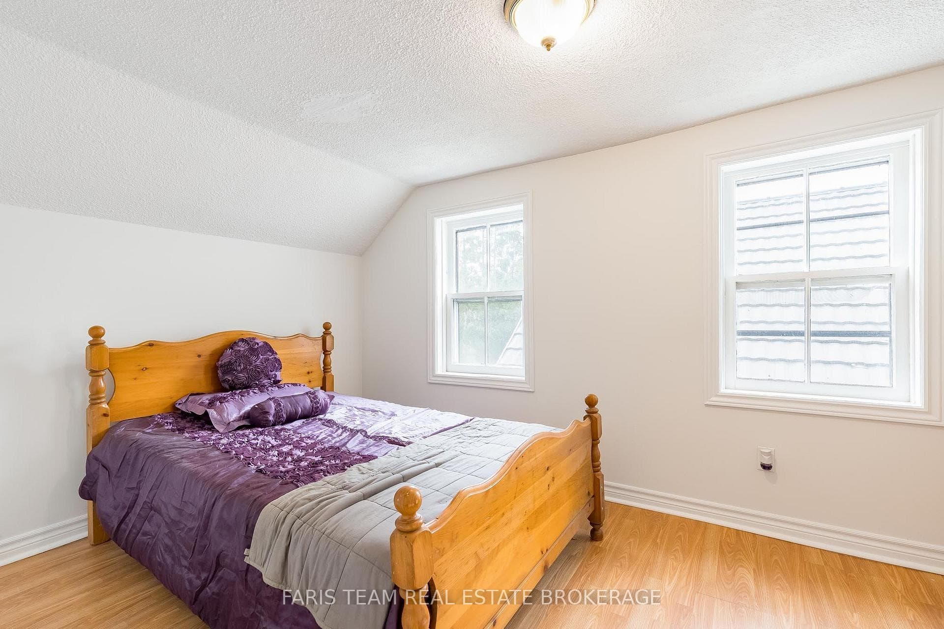 308 Russell Street photo 16