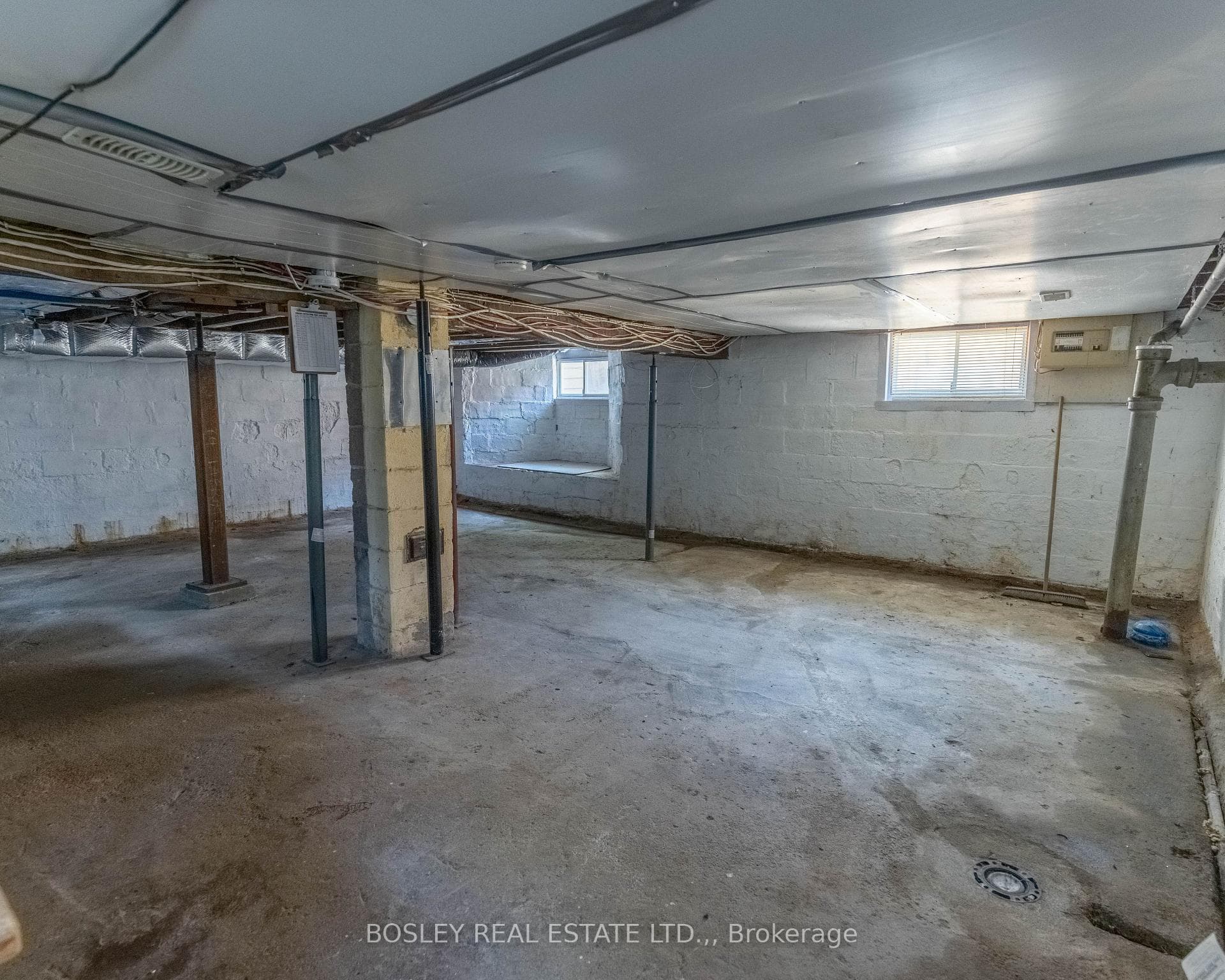4466 Fourth Avenue photo 29