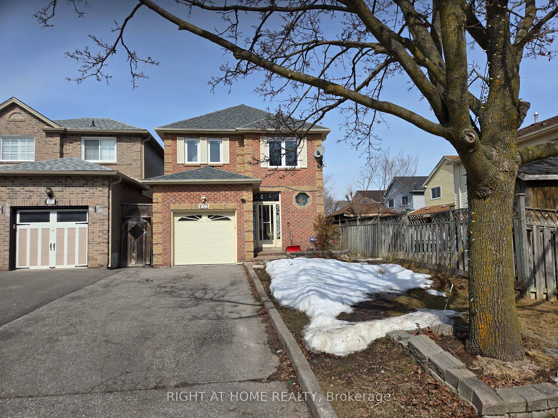 1073 Rathmore Crescent photo 1