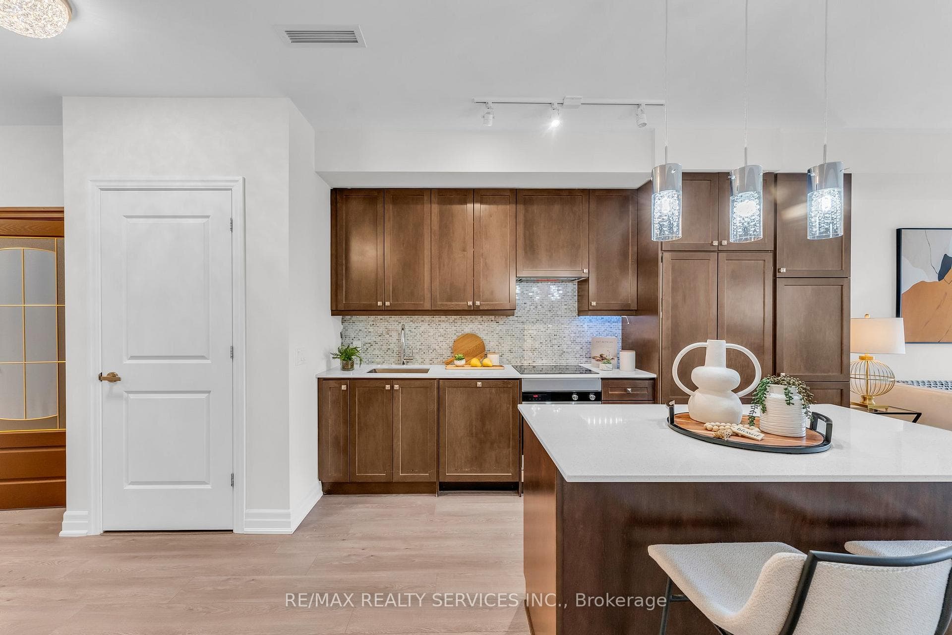 9075 Jane Street Unit 210 photo 13