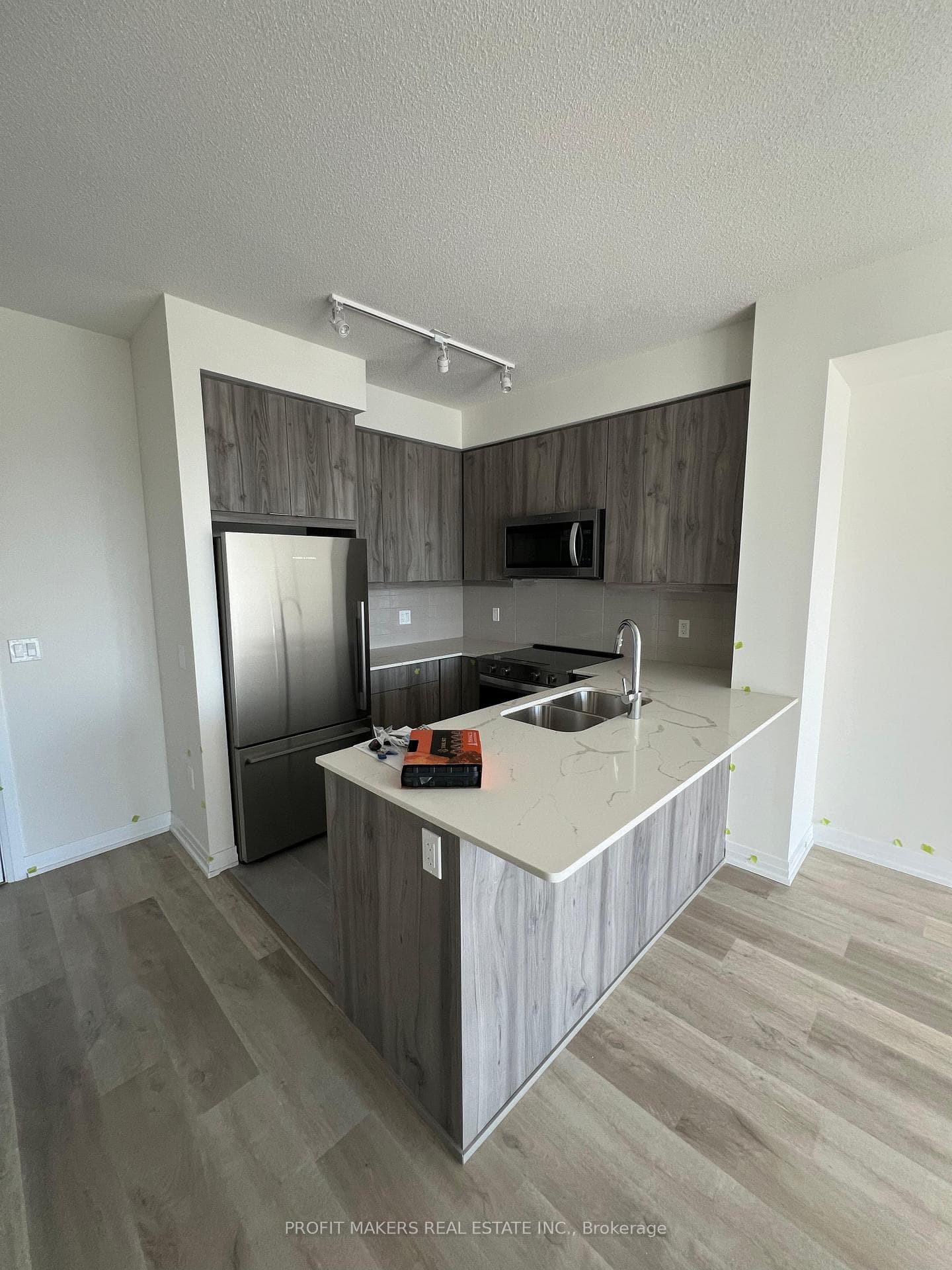 15 Watergarden Drive Unit 1408 photo 3