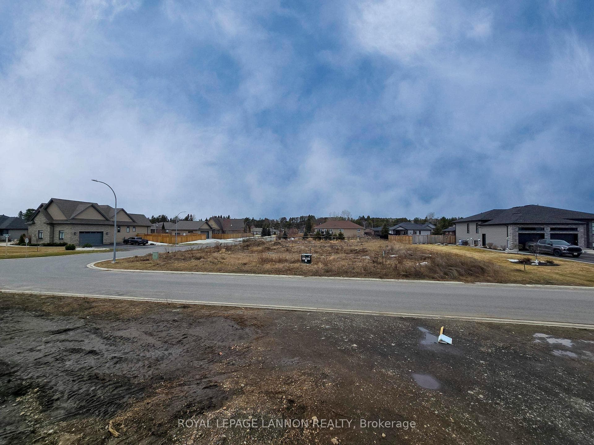2103 MAGNOLIA Drive photo 2