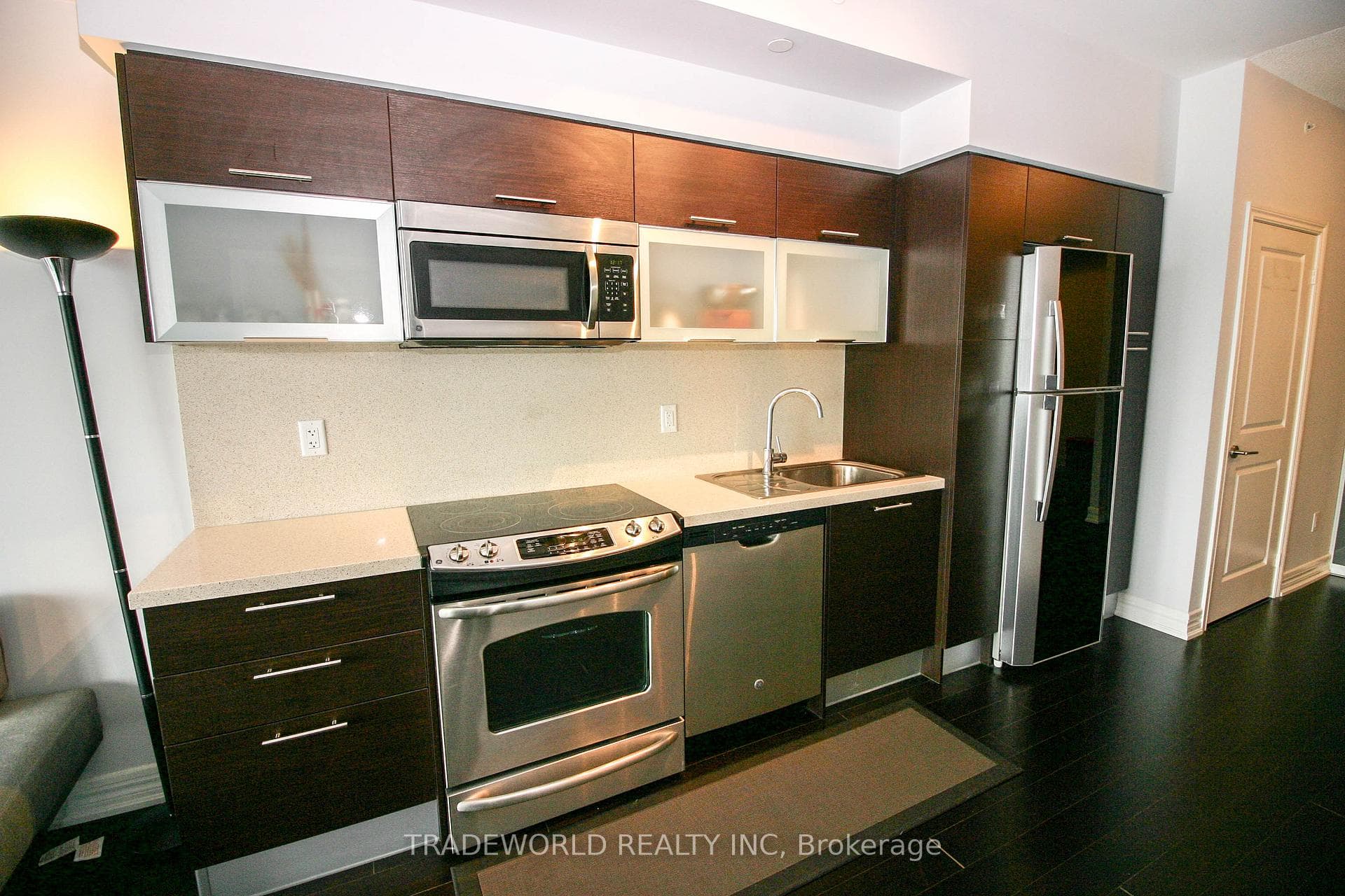 386 Yonge Street Unit 4216 photo 5