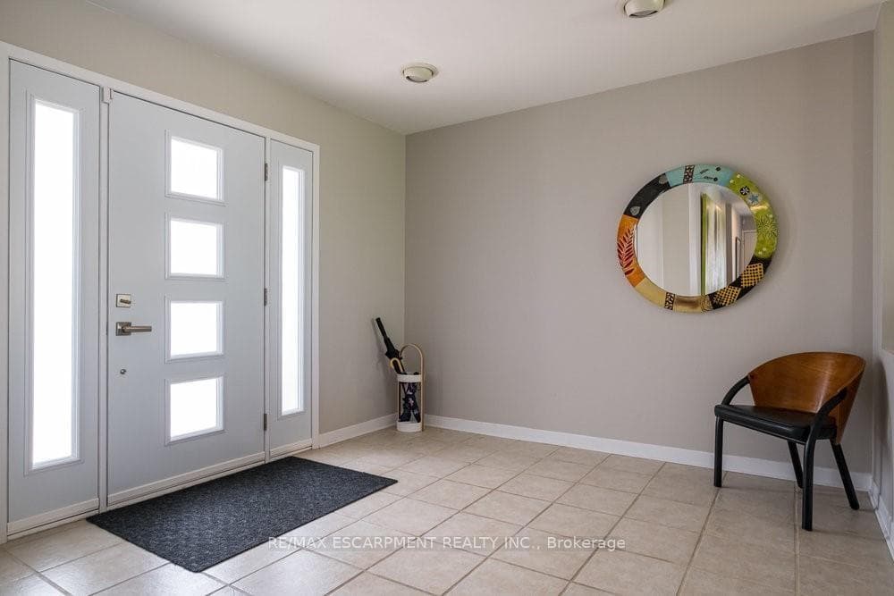 182 Buckingham Drive photo 4