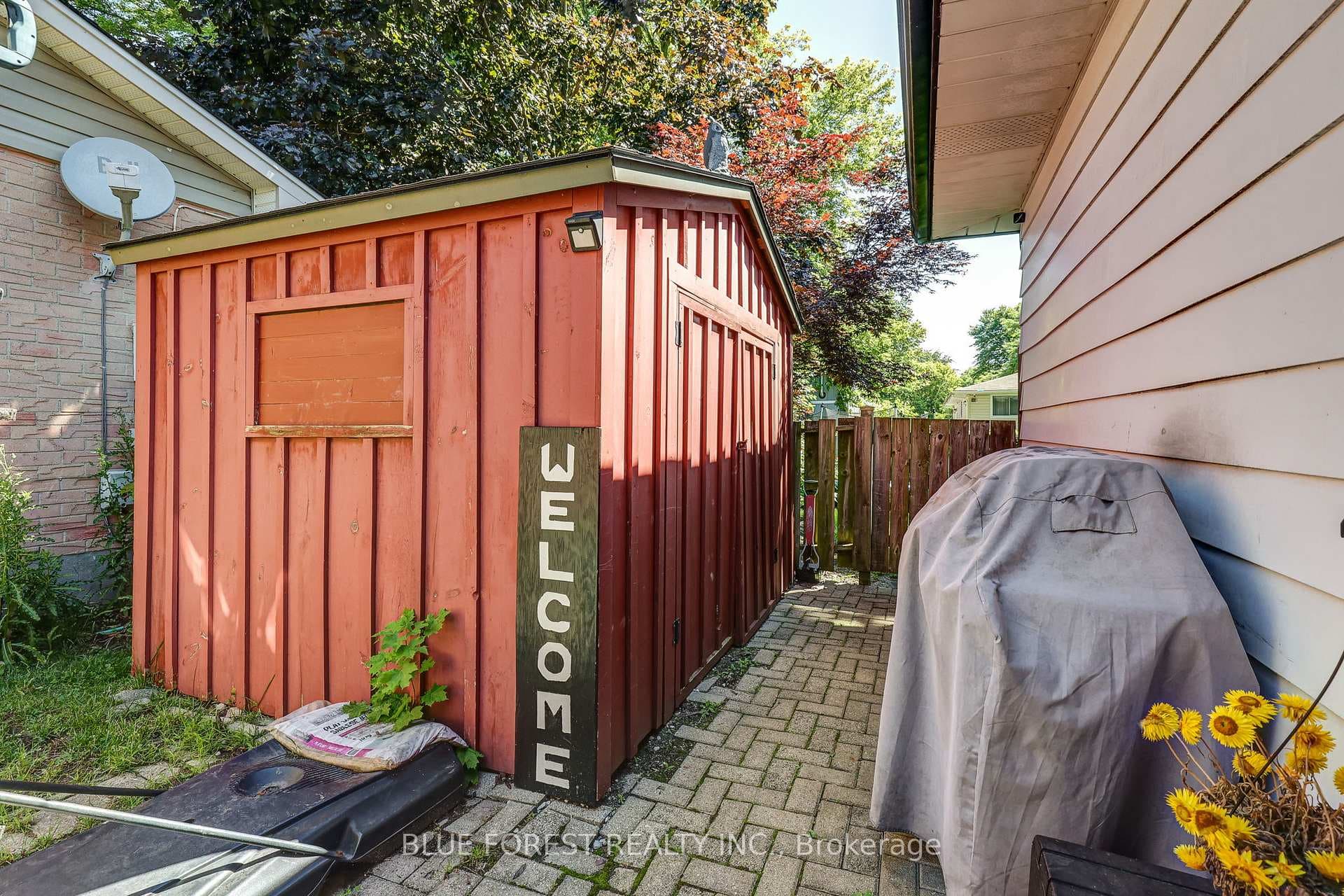 1674 ALDERSBROOK Road photo 36