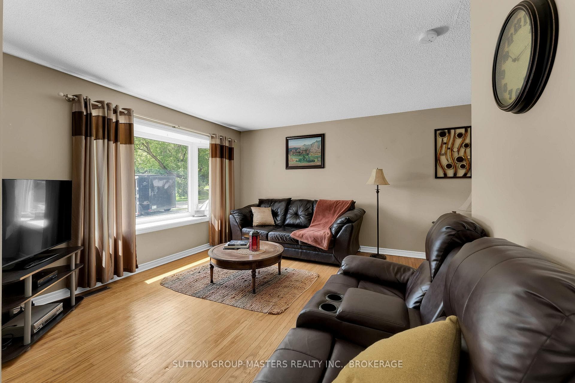 21 McDonald Crescent photo 8
