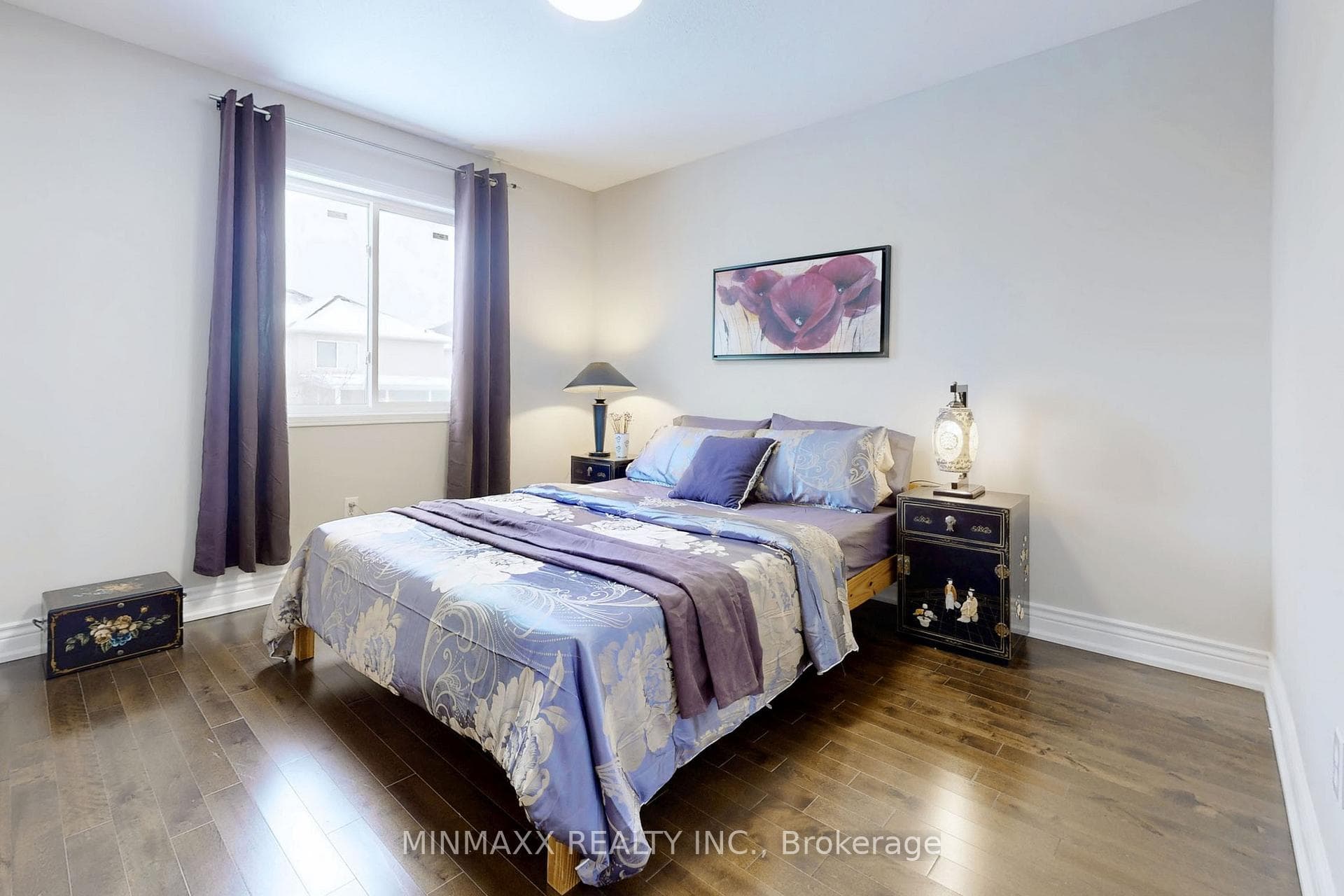 1081 Holdsworth Crescent photo 27
