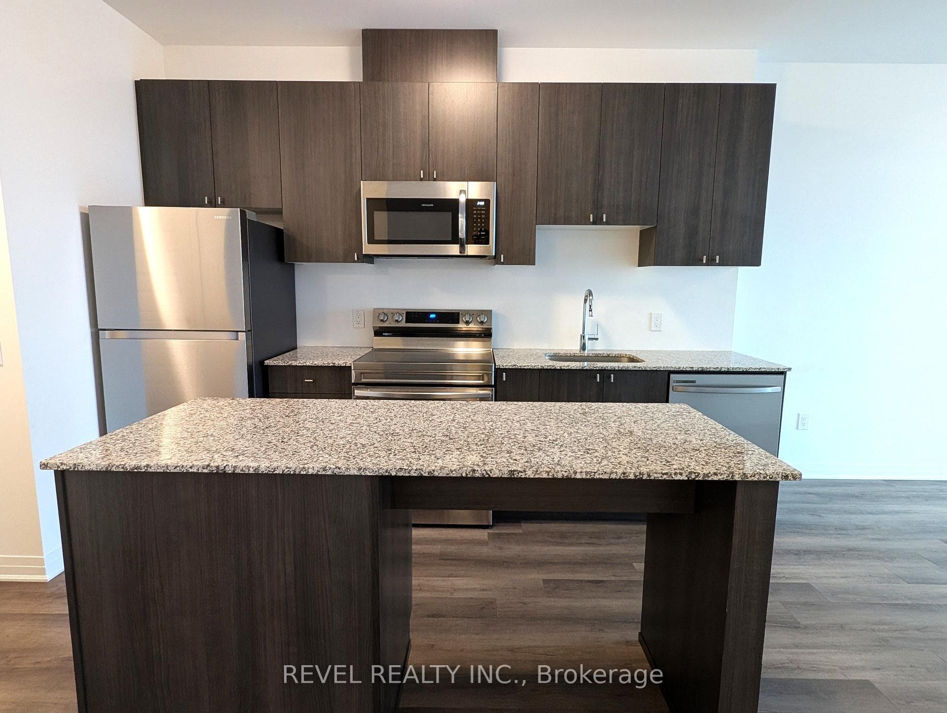 460 Gordon Krantz Avenue Unit 520 photo 6