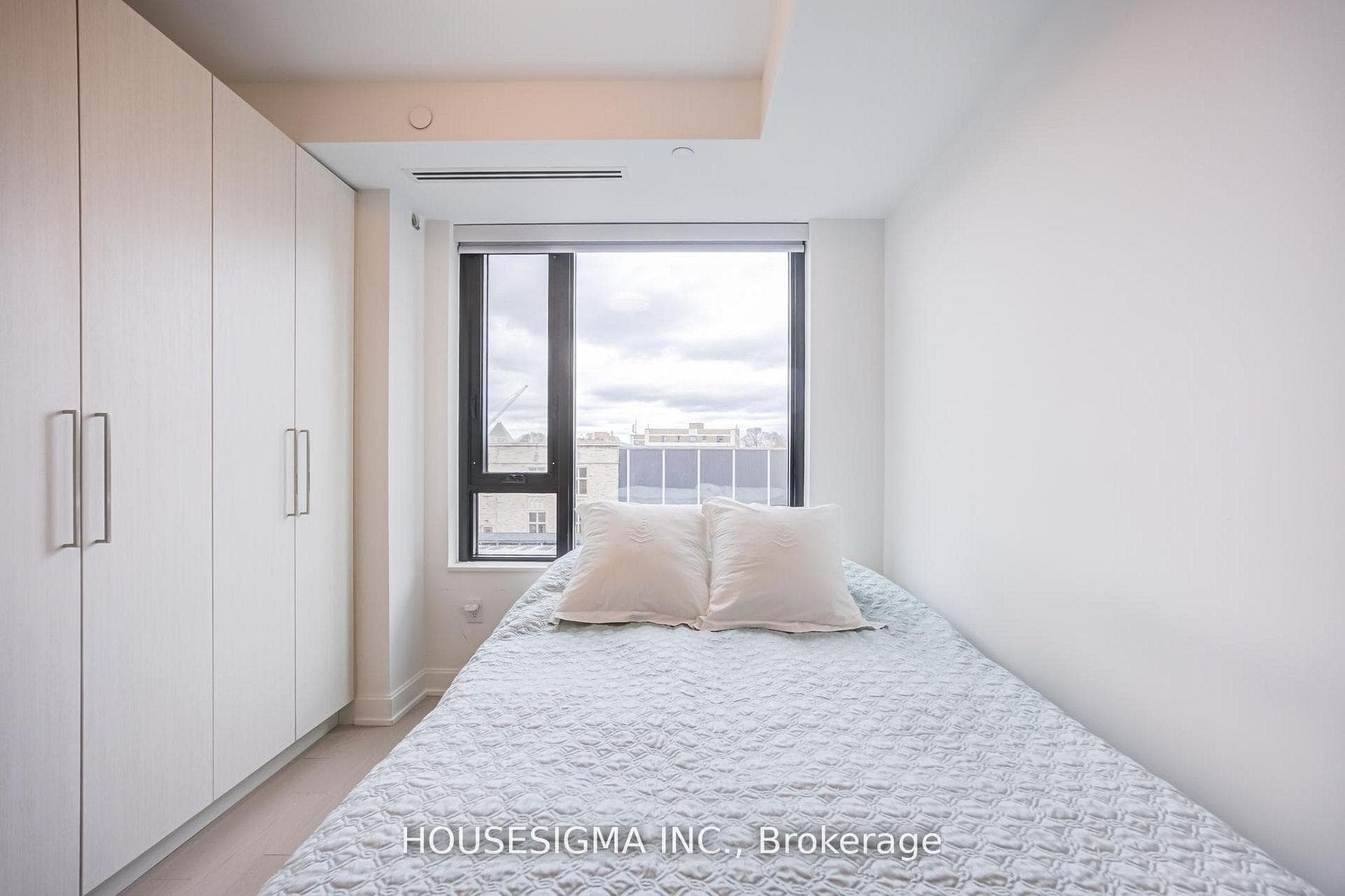 1 Strathgowan Avenue Unit 406 photo 31