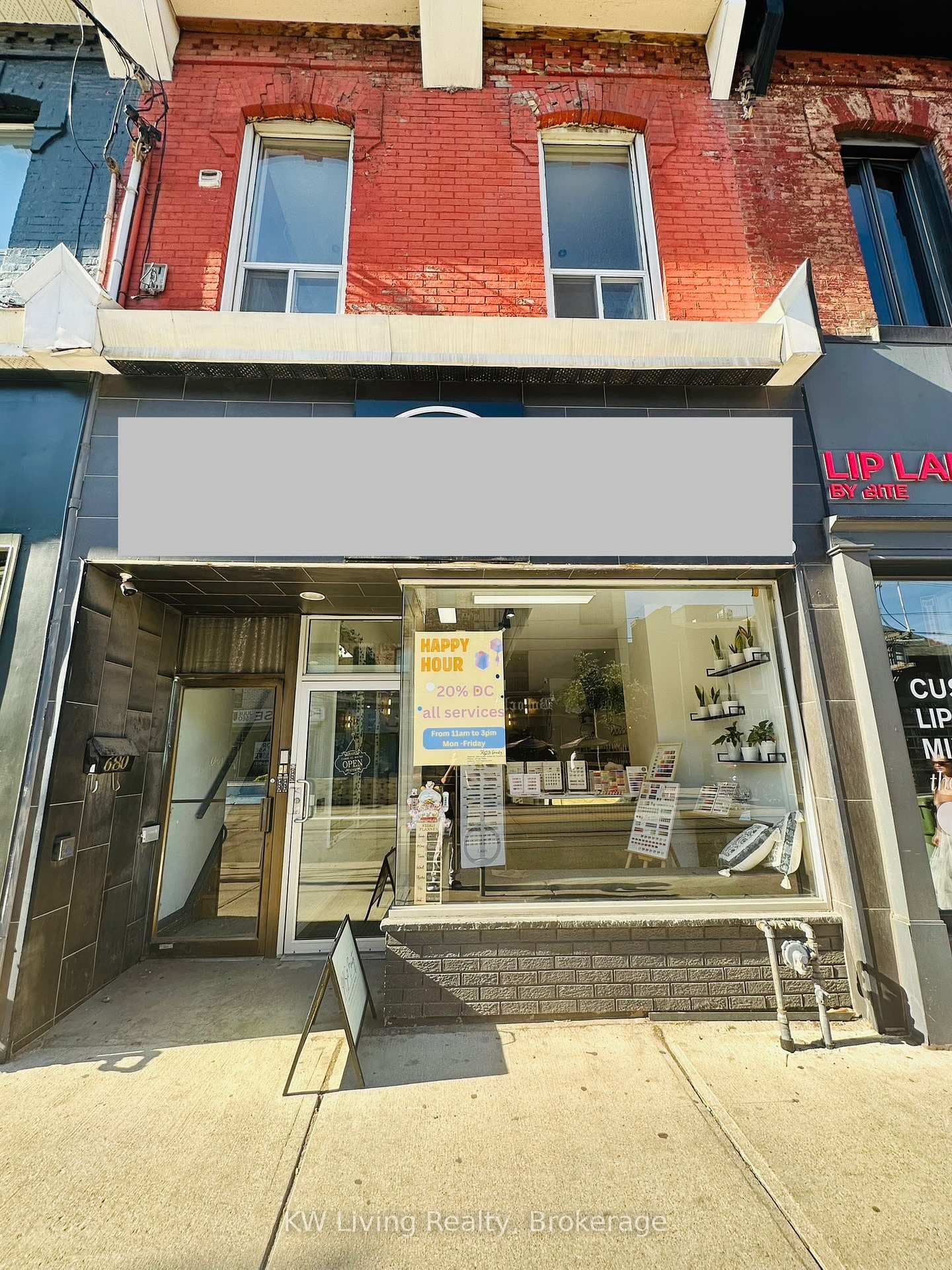 680 Queen Street photo 23
