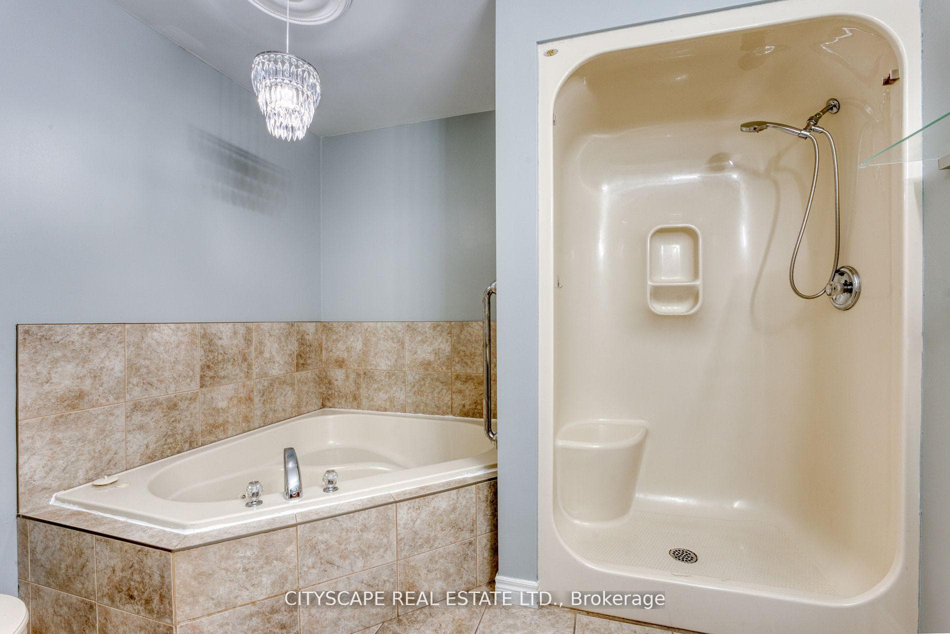 Main Floor 4pc Bathroom