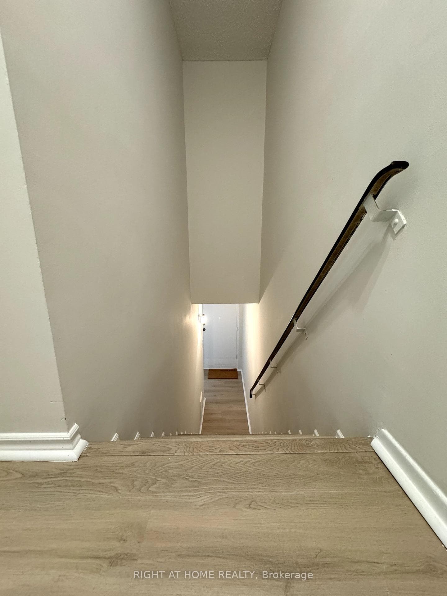 2nd/F Staircase to Main Floor