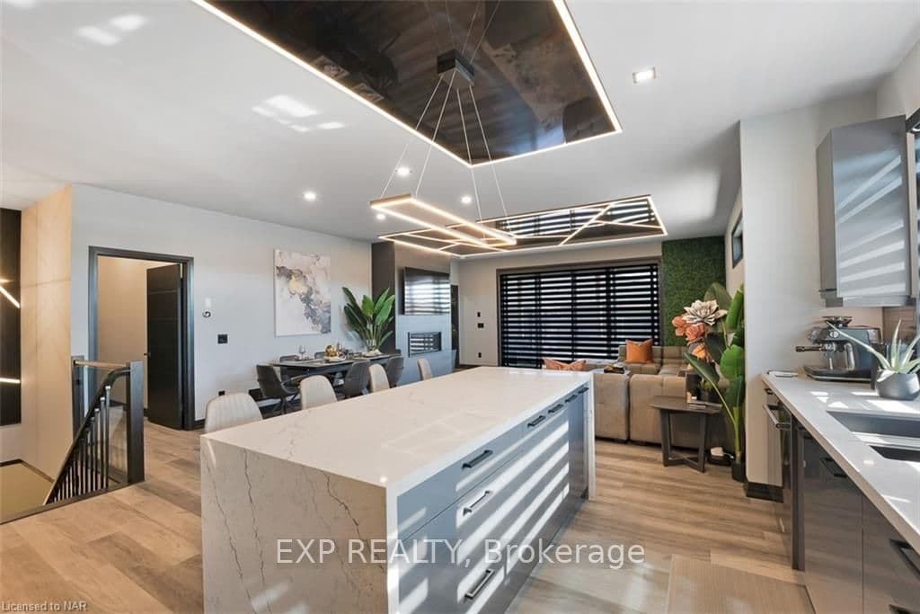 300 RICHMOND Street Unit 17 photo 4