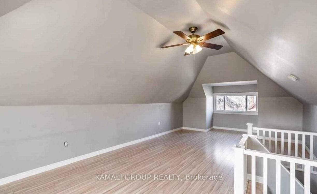 25 Spadina Avenue Unit Upper photo 8