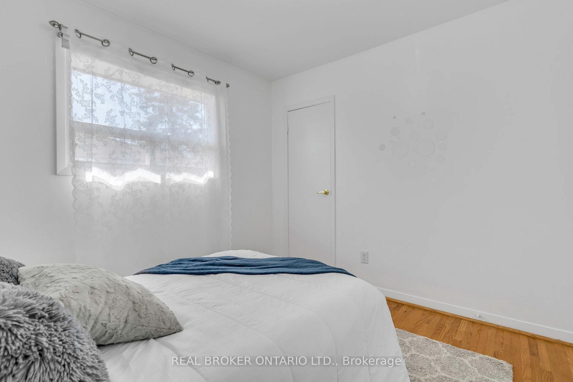 58 Parkington Crescent photo 17