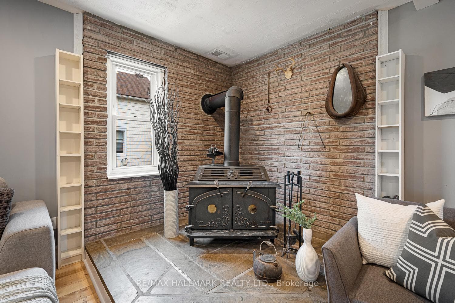 125 Banting Avenue photo 7