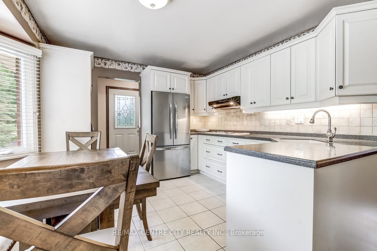 20 Hines Crescent photo 8