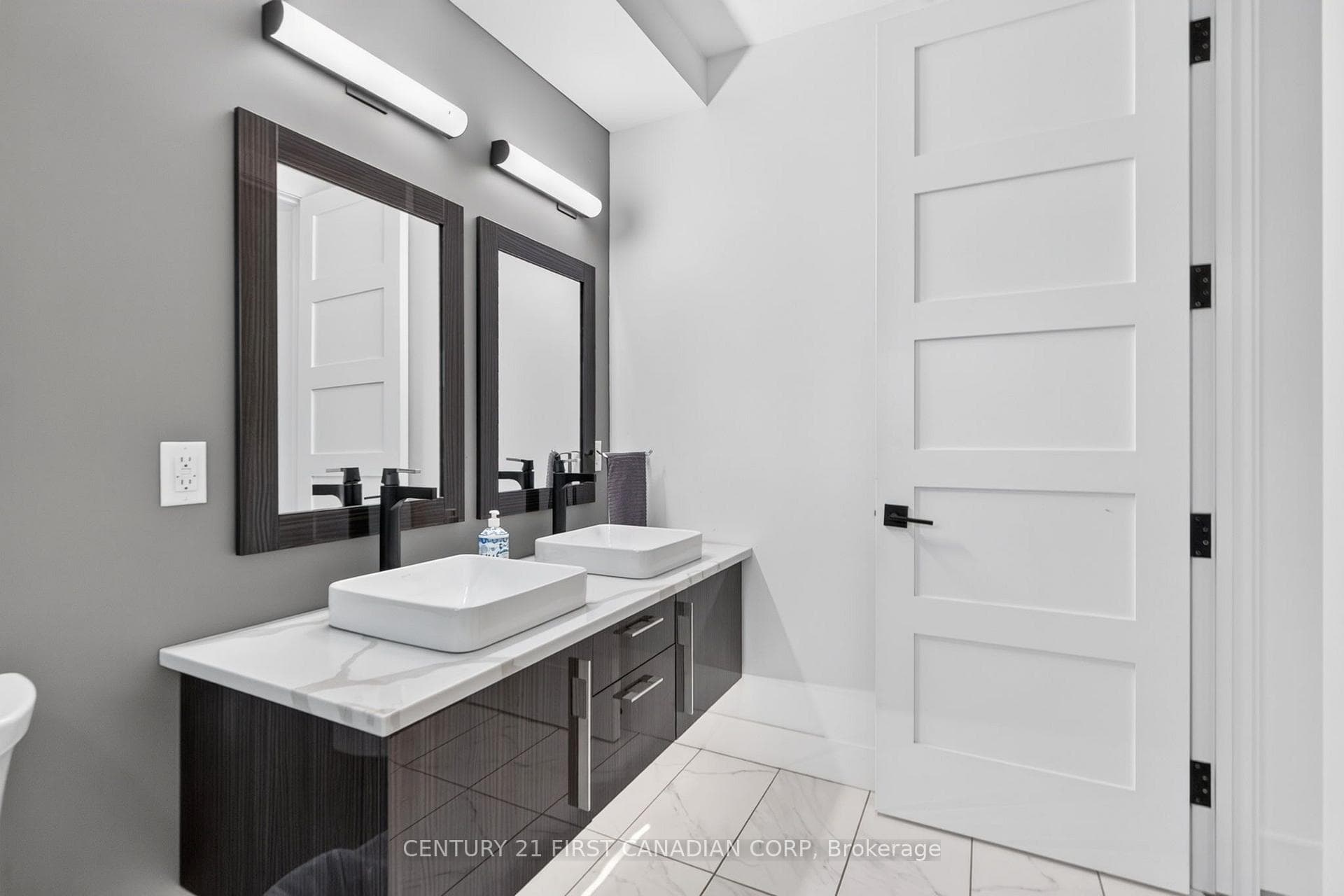 85 Main Street Unit 201 photo 23