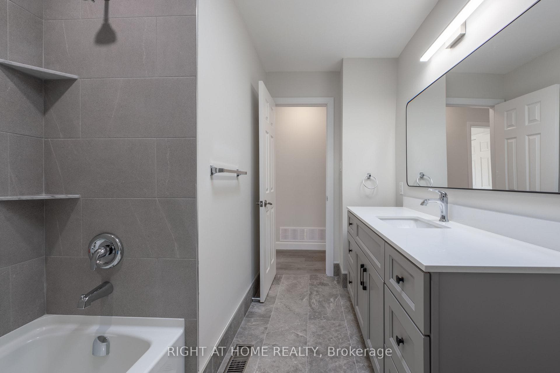 413 Colborne Street Unit Upper photo 22
