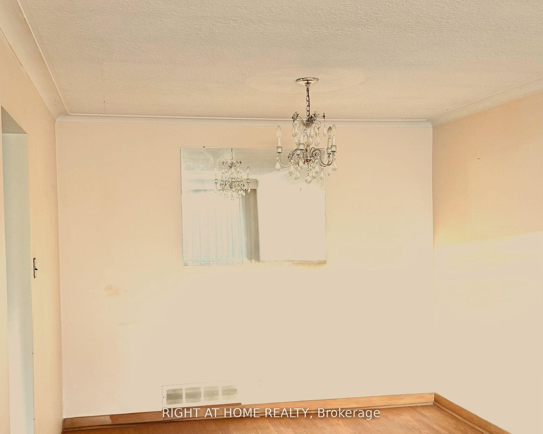 87 FENELON Drive photo 14