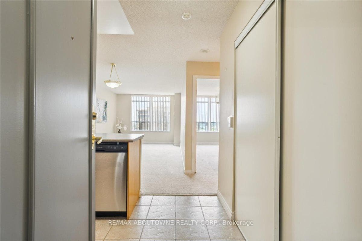35 Kingsbridge Garden Circle Unit 2104 photo 8