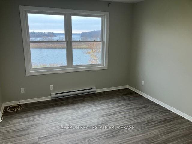 Primary(larger bedroom)